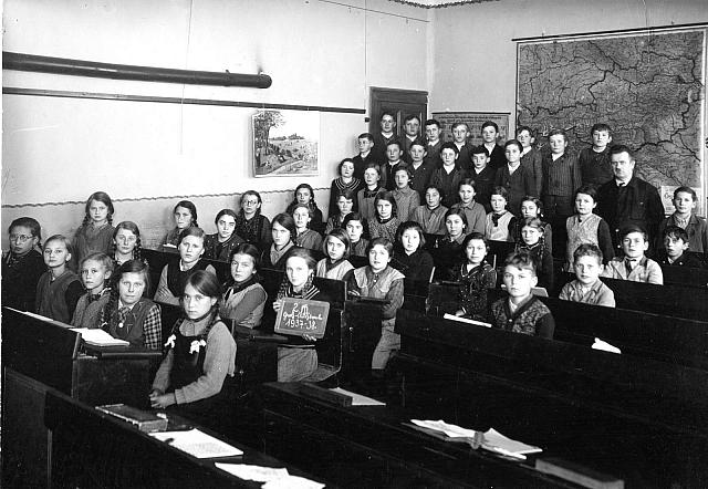 Volksschule Großrußbach 2. Kl. 1937-1938